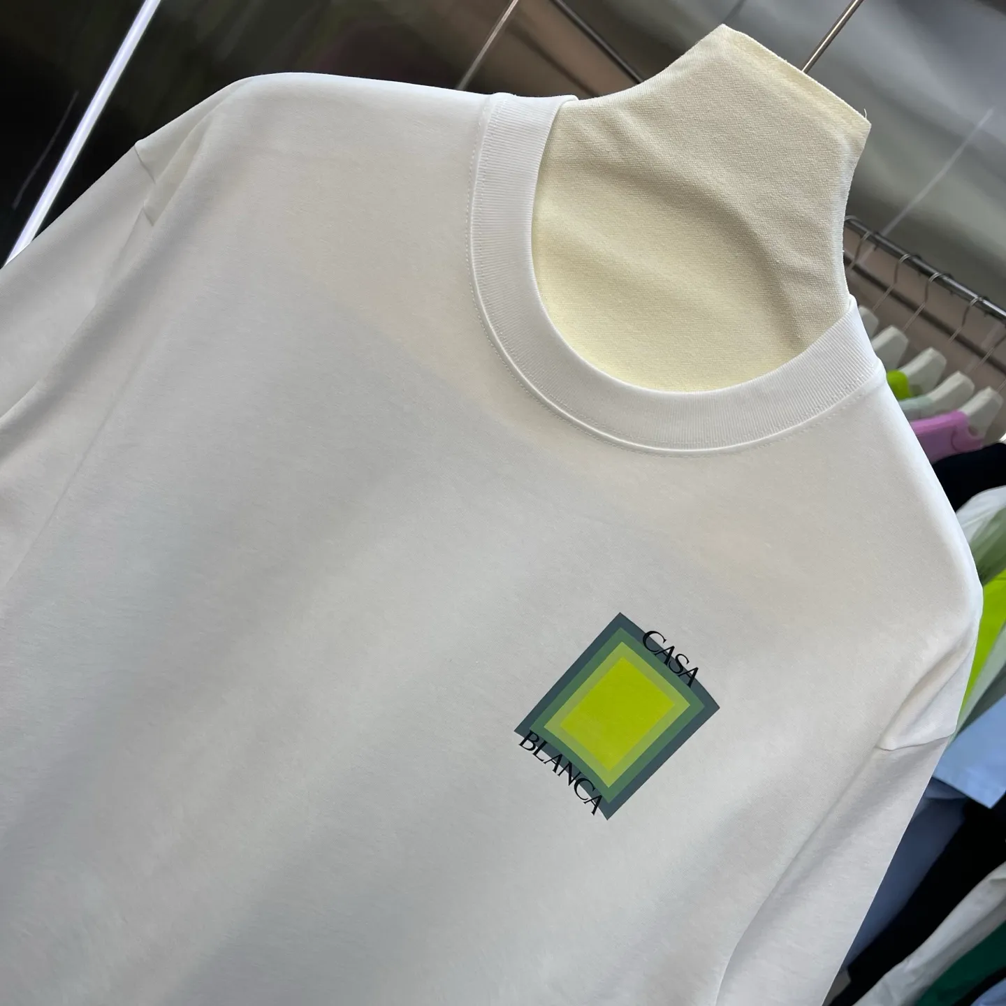 New Arrival Casablanca Casablanca Classic Series printed short-sleeved T-shirt for celebrities. It is made of Xinjiang long-staple cotton ~ grams. The color of the fabric is custom-dyed and will not shrink or fade. It feels comfortable and has a strong texture. A must-have for fashionable men and women, the Classic drop-shoulder wide version is available exclusively in In Stock! Color: White Black Green Pink Blue (5 colors) Size: S M L XL XXL